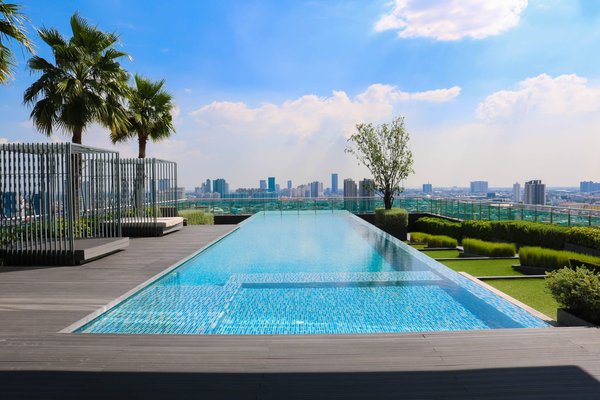 Quels sont les meilleurs accessoires pour une piscine ludique ?