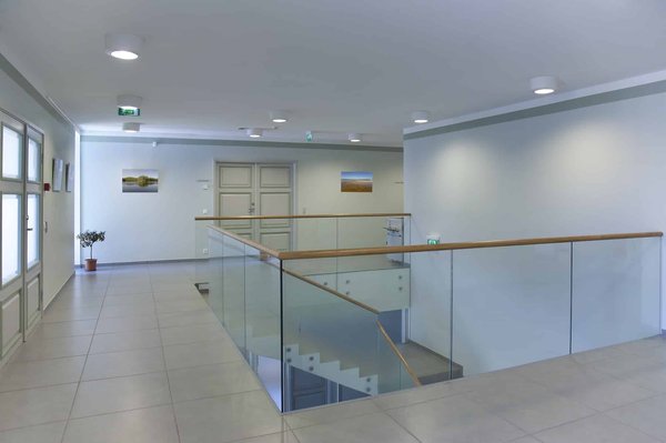Acheter à prix fabricant les garde-corps en inox design : un choix avantageux pour décorer un escalier